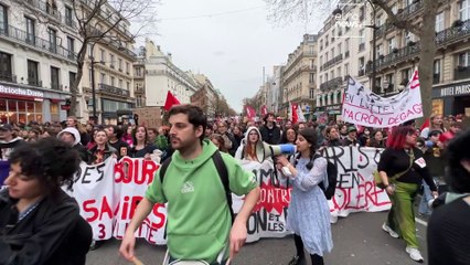 Jovens franceses mobilizam-se contra Emmanuel Macron