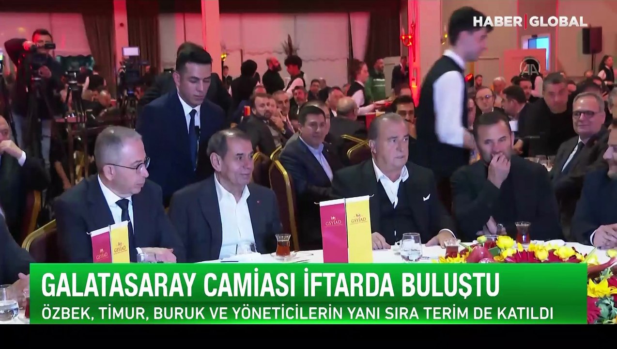 Galatasaray camiası, iftarda buluştu... Davetlilerden Dursun Özbek, Okan Buruk ve Fatih Terim'e yoğun ilgi