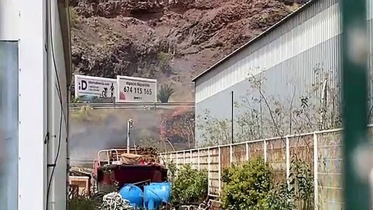 Incendio en la Dársena Pesquera de Tenerife