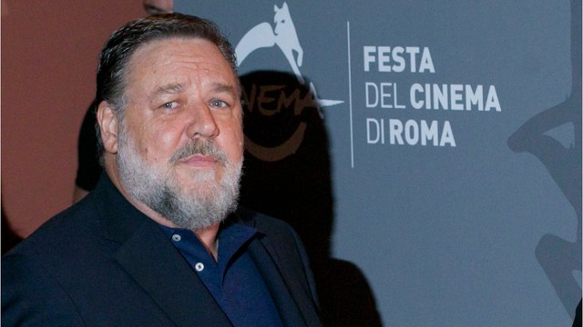 VOICI - Russell Crowe dévasté : son chien de 16 mois est mort dans ses bras dans des circonstances tragiques