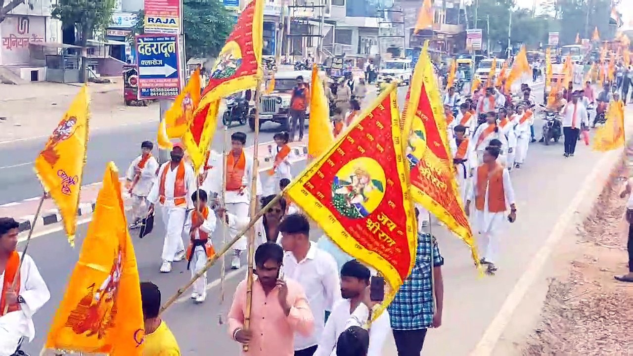 देवनगरी में छाया भगवा रंग, रामनवमी पर डेढ़ किमी लंबी यात्रा में शाही लवाजमा