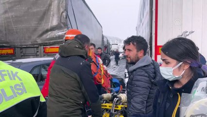 Bolu'da 50'yi aşkın araç birbirine girdi, Ankara yolu kapandı