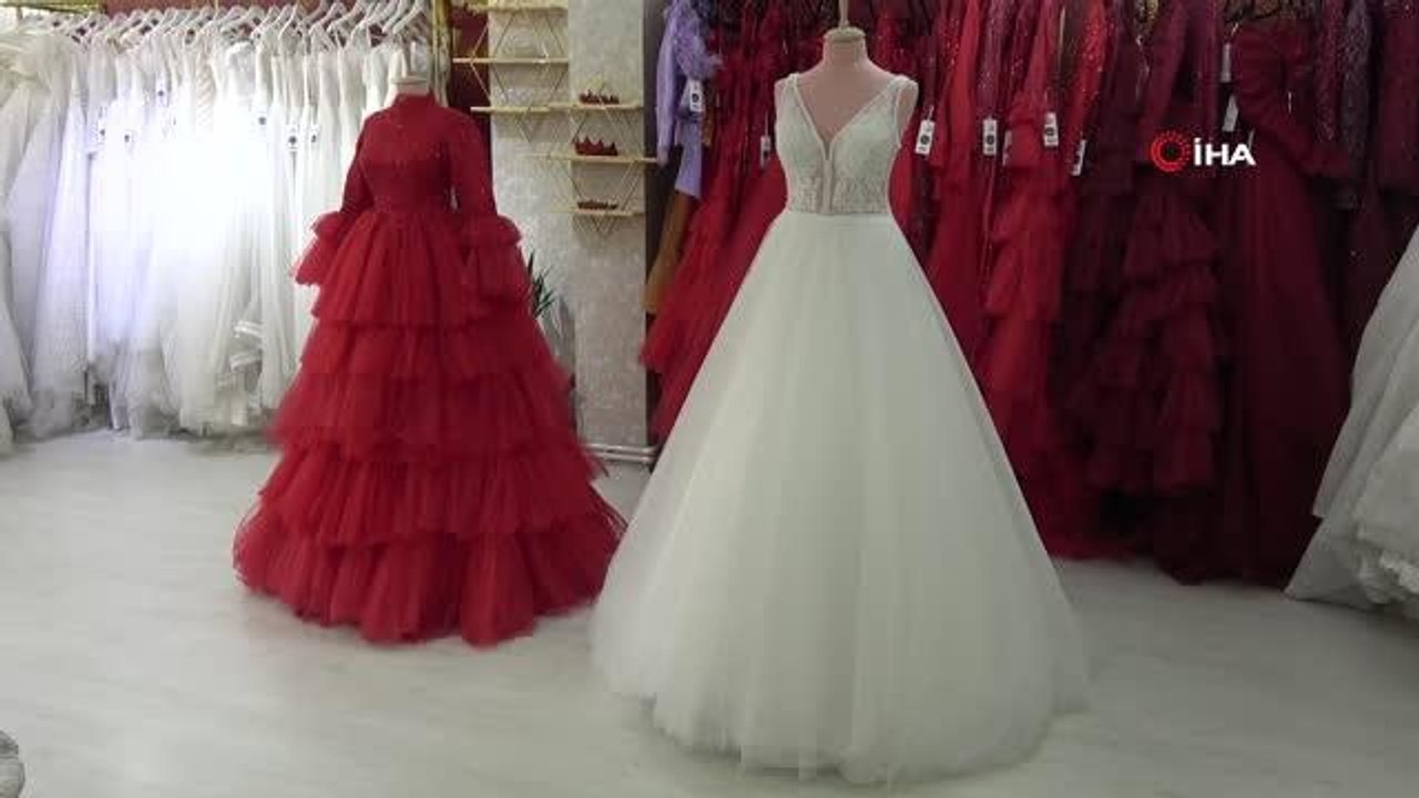 Gelinlik tasarımcısı Hayriye Kamiloğlu: "Gelinlik fiyatları 20 bin TL'ye kadar çıkıyor"
