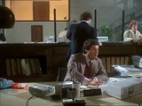 Renato Pozzetto scene migliori divertenti - Ragionie a stronzo, so panzironi emilio damme un blocchetto d'assegni - Film cult La casa stregata del 1982