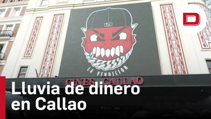 El rapero Yung Beef paraliza el centro de Madrid lanzando 5000 euros en billetes al aire