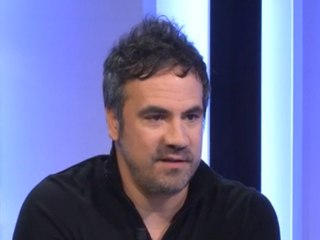 "Le scénario était assez catastrophique" : Les confidences d’Alex Goude sur ses rapports compliqués avec son père alcoolique