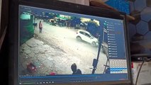 तेज गति से आ रही कार ने स्कूटर को टक्कर मारी। भंवरकुआं इलाके में हुई दुर्घटना में हुई दो की मौत।