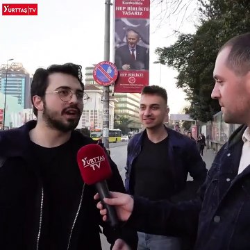 Sokak röportajında bir genç: Erdoğan hariç herkesi desteklerim. Kılıçdaroğlu olur, Tuncay Şanlı olur, Ajda Pekkan olur
