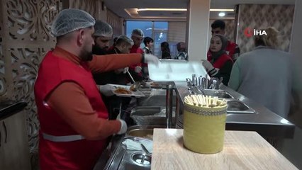 Muş'ta Tük Kızılay'ı depremzedeler için iftar programı düzenledi