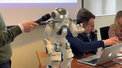 Alla Cattolica il robot Nao interagisce con l'uomo grazie a ChatGPT