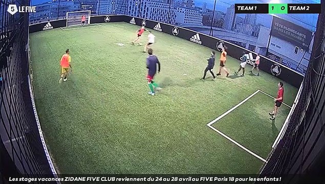 Jules 1 28/03 à 20:22 - Football Extérieur adidas (LeFive P18)