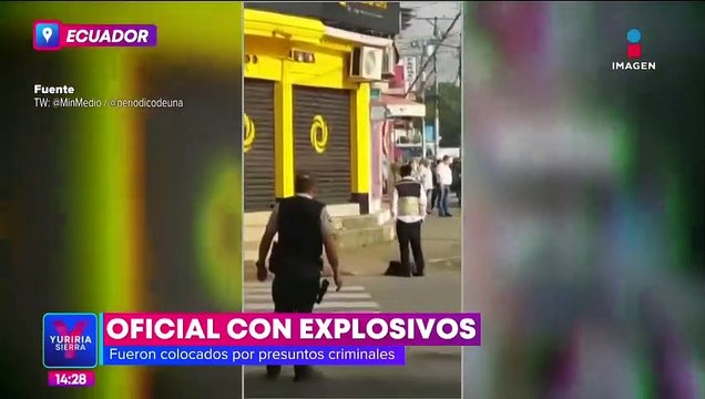Agente antibombas logra retirarle los explosivos a un hombre