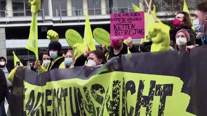 Arm trotz Arbeit - Die Krise der Mittelschicht | Doku HD