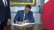Sánchez se reúne en La Valeta con el primer ministro de la República de Malta, Robert Abela