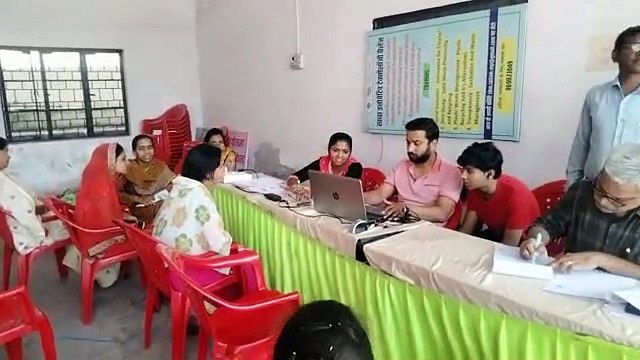 Watch the video: Crowd gathered to fill the form in Ladli Bahna Yojana