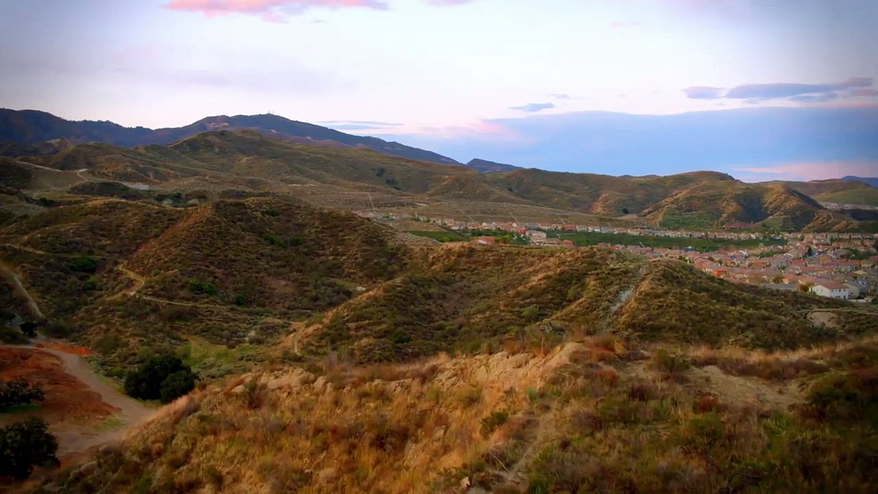 Maison à vendre, mari à voler Bande-annonce (EN)