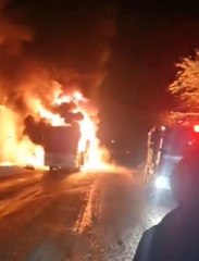 TRABZON'DA POLİSLERİ TAŞIYAN OTOBÜS ALEV ALEV YANDI