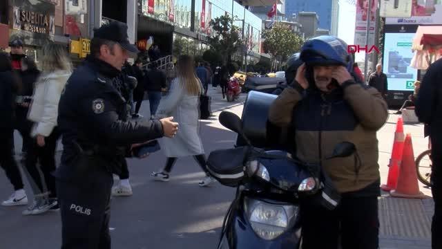 İSTANBUL-BAKIRKÖY'DE YAYA YOLUNU KULLANAN MOTOSİKLET SÜRÜCÜLERİNE CEZA