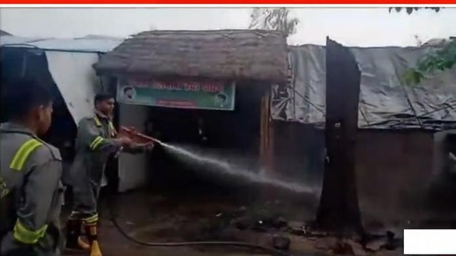 हाई टेंशन लाइन से गांव के पेड़ में लगी आग,मची अफरा तफरी, दमकल विभाग ने पाया काबू