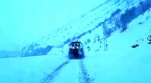 Siirt'te kar yolları kapattı, ekipler seferber oldu