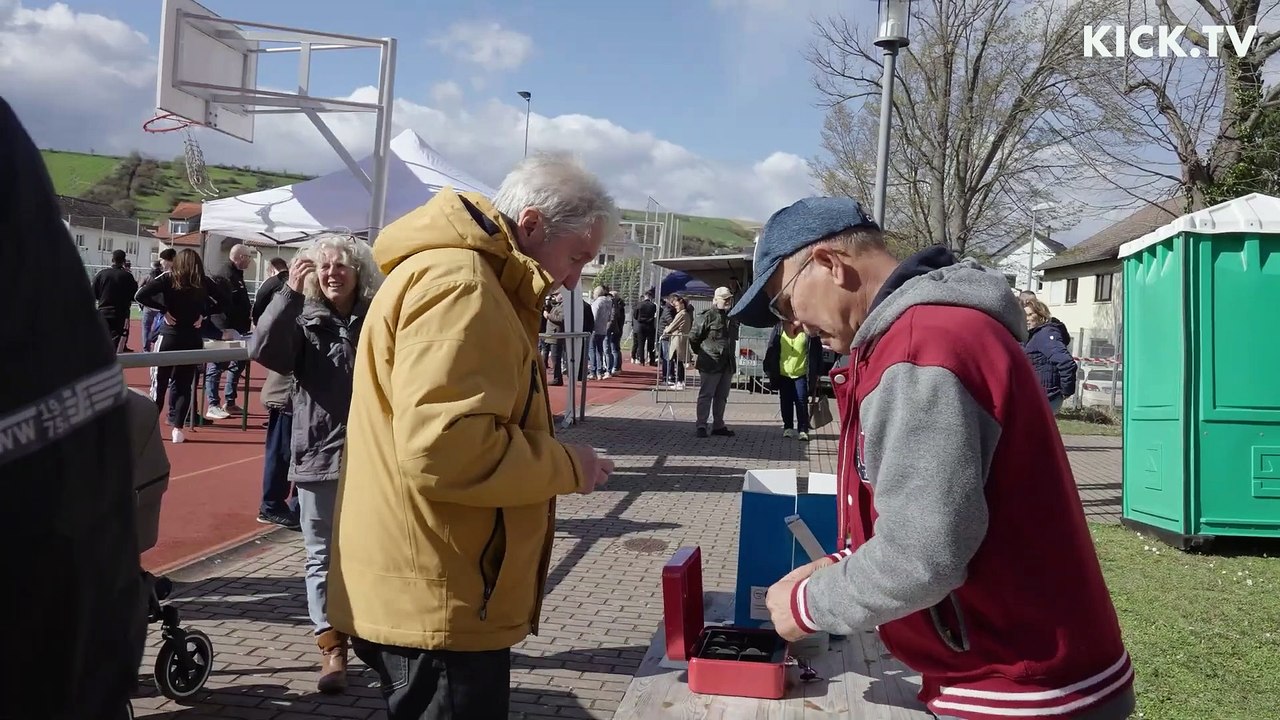 'Leicht war es nicht': Stach und Petersen pfeifen in der Bezirksliga