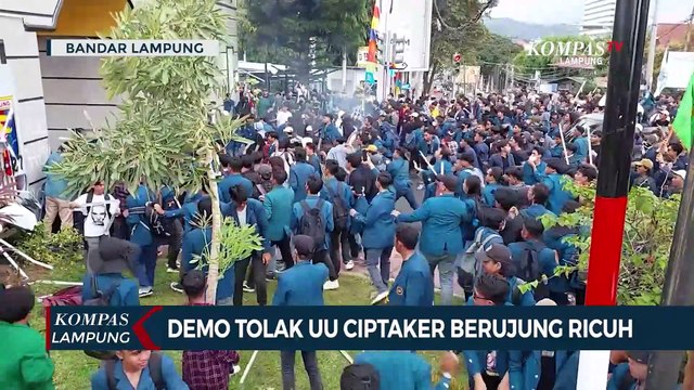 Demo Tolak Undang Undang Cipta Kerja, Masa Aksi Lempar Batu dan Kayu