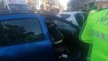 Antalya'da trafik kazası... Araca sıkışan sürücü itfaiye ekiplerince kurtarıldı