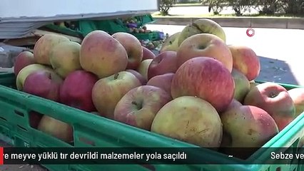 Sebze ve meyve yüklü tır devrildi malzemeler yola saçıldı