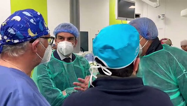 Occhiuto incontra... il robot Da Vinci: “Risultato importante per Cosenza e la Calabria”
