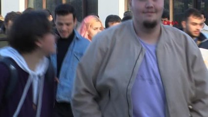 'İZMİR'DE YAYA GÜVENLİĞİ TEHLİKE ALTINDA'