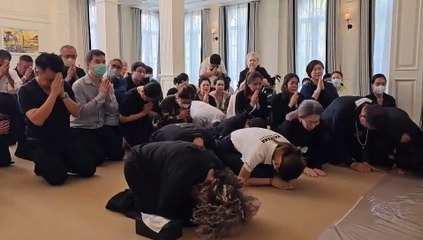 ร่าง 'เอ๋ ชนม์สวัสดิ์' ถึงบ้านขาว สุดเศร้า 'น้องเพลง - ตู่' ยืนร่ำไห้หน้าโลง