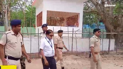 भोजपुर:गया स्नातक व शिक्षक चुनाव को लेकर हो रहे मतदान का जायजा लेने पहुंचे डीएम और एसपी