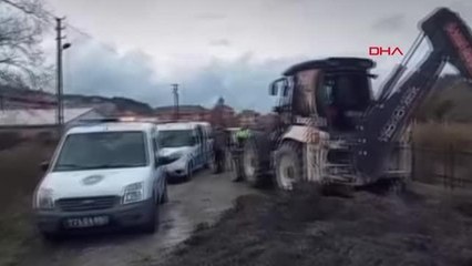 AMASRA'DA SİT ALANI YAKININDA İŞ MAKİNESİ İLE DEFİNE KAZISI; SUÇ ÜSTÜ YAKALANDILAR