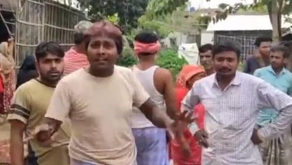 ইংরেজবাজার: নিকাশি নালা এবং পুকুর সংস্কারের দাবি তুলে গ্রামবাসীদের বিক্ষোভ