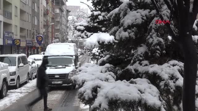 HAKKARİ'DE 26 YERLEŞİM BİRİMİ YOLU KARDAN KAPANDI