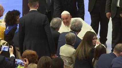 El papa mejora, será dado de alta el sábado y presidirá el Domingo de Ramos