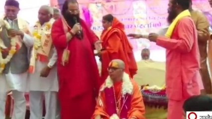 इंदौर में हुई घटना को साधु-संतों ने बताया दुखद, मौन रख कर दी श्रद्धांजलि