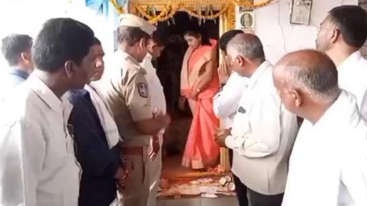 పెంబి: జాతర మహోత్సవంలో జగదాంబ అమ్మవారిని దర్శించుకున్న ఎమ్మెల్యే