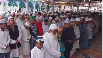 पूर्णिया: रमजान के दूसरे जुम्मे को अरबिया कॉलेज मस्जिद में मुस्लिम भाइयों ने नमाज अदा की
