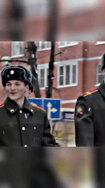 Soldiers salute old Soviet veteran