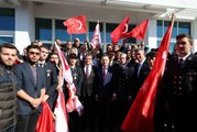 Cumhurbaşkanı Yardımcısı Oktay, KKTC'de depremde ölen öğrencilerin mezarını ziyaret etti