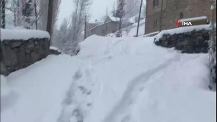 Kar yağışı ulaşımı etkilese bile çocukların eğlencesi oldu