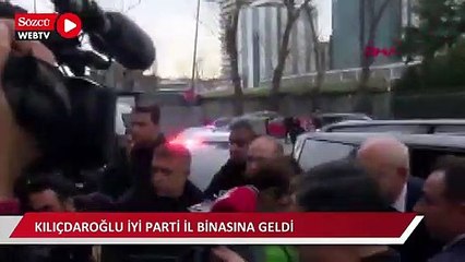 Descargar video: Kılıçdaroğlu İYİ parti il binasına geldi