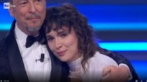 Sanremo, Madame in lacrime sul palco: il lungo abbraccio con Amadeus