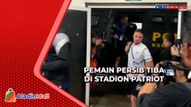 Pemain Persib Tiba di Stadion Patriot dengan Baracuda, Ada yang Lempar Senyum