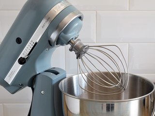 KitchenAid batiendo nata para montar.