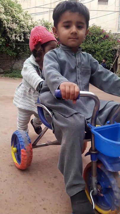 Watch YouTube video and Earn Money Do Comments &Subscribe to Earn Money Tahir_W