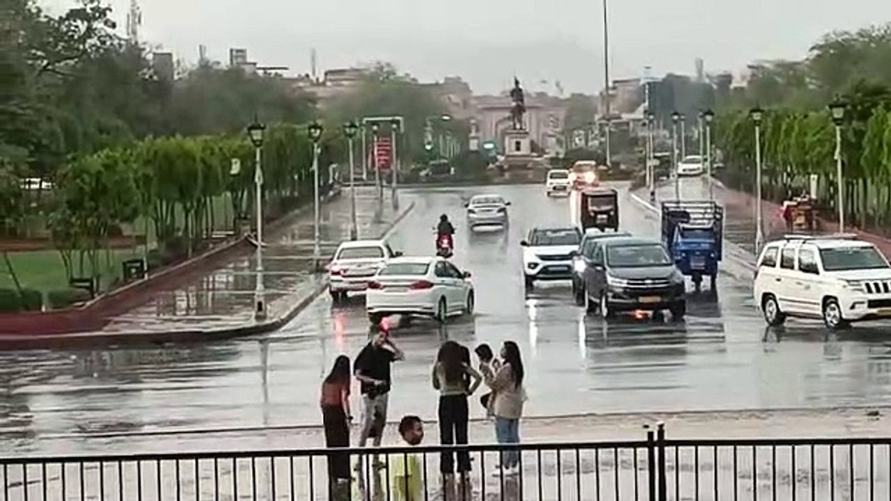 गर्मी में सर्दी... तीन घंटे में बरसा 5.2 मिमी ब...