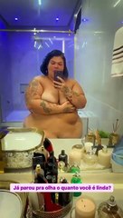 Totalmente nua, Thais Carla da lição de moral sobre autoestima