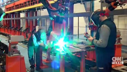 Emekliye maaş artışı yasalaştı, geçici işçiye kadronun önü açıldı